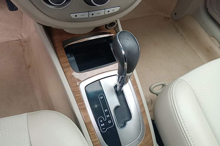 Used Buick Excelle 2015 1.5L Automatic Classic Model Gear Lever