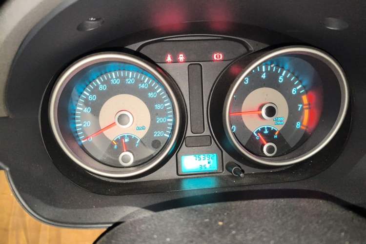Used Buick Excelle 2015 1.5L Manual Classic Trim Instrument Cluster