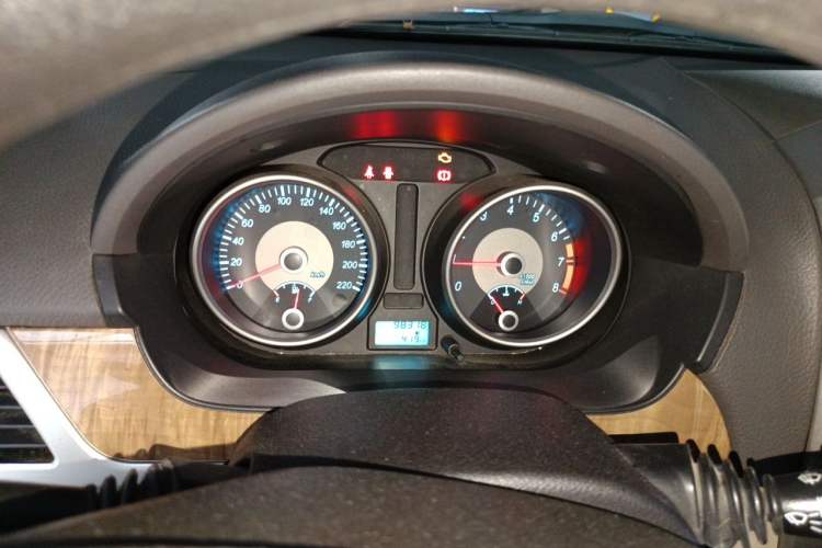 Used Buick Excelle 2015 1.5L Manual Classic Trim Instrument Cluster