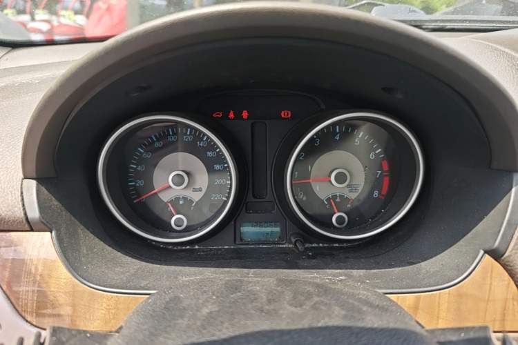 Used Buick Excelle 2015 1.5L Manual Classic Trim Instrument Cluster