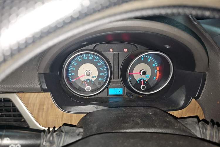 Used Buick Excelle 2015 1.5L Manual Classic Trim Instrument Cluster