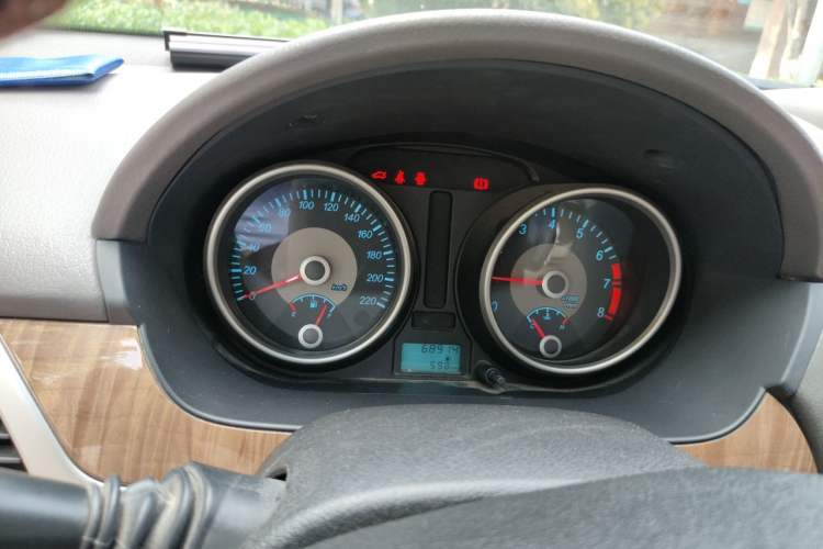 Used Buick Excelle 2015 1.5L Manual Classic Trim Instrument Cluster