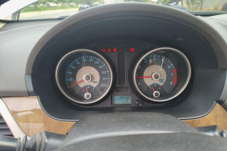 Used Buick Excelle 2015 1.5L Manual Classic Trim Instrument Cluster