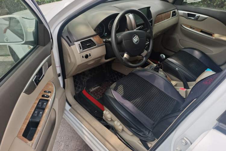 Used Buick Excelle 2015 1.5L Manual Classic Trim Interior 1