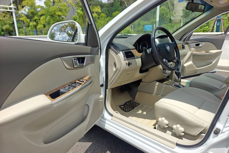 Used Buick Excelle 2015 1.5L Automatic Classic Model Interior 1