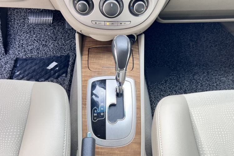 Used Buick Excelle 2015 1.5L Automatic Classic Model Interior 1