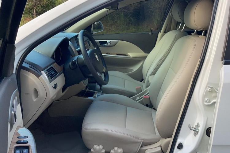 Used Buick Excelle 2015 1.5L Automatic Classic Model Interior 2