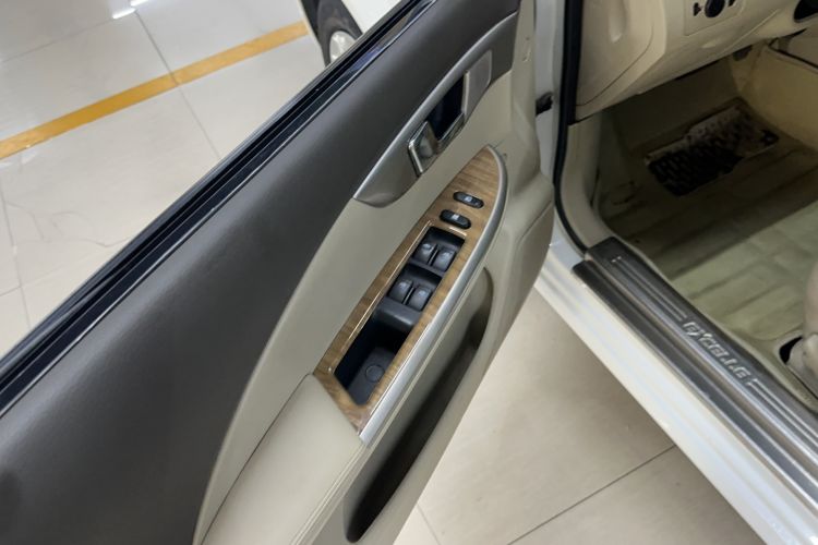 Used Buick Excelle 2015 1.5L Automatic Classic Model Interior 2
