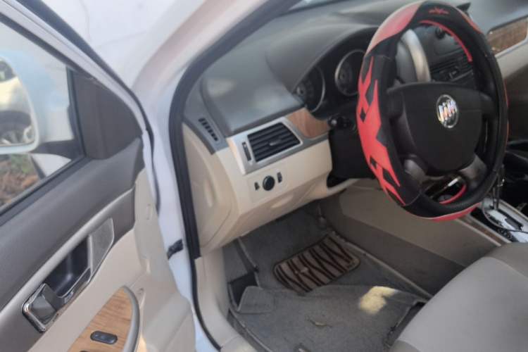 Used Buick Excelle 2015 1.5L Automatic Classic Model Interior 3