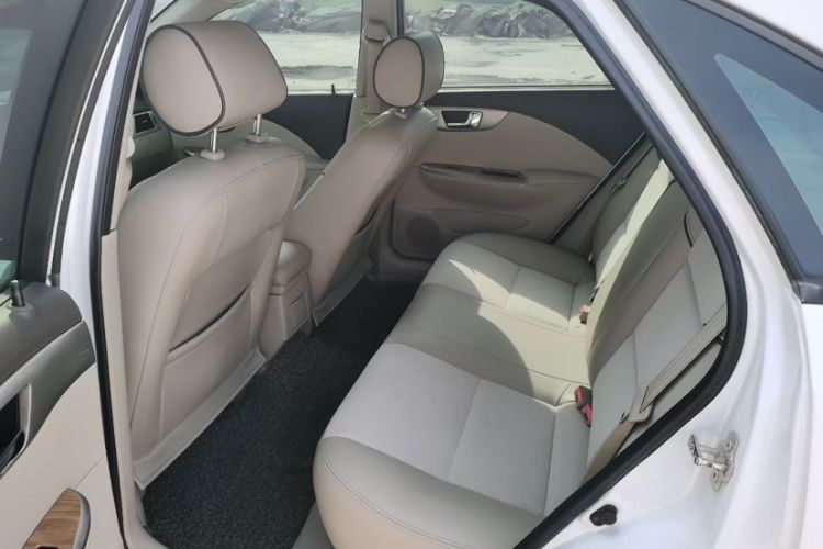 Used Buick Excelle 2015 1.5L Automatic Classic Model Interior 3