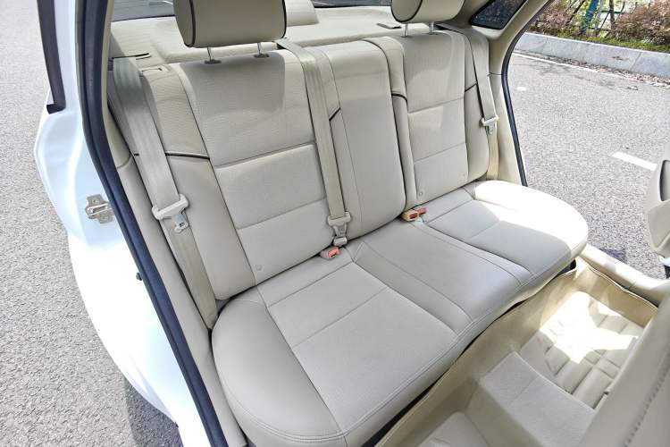 Used Buick Excelle 2015 1.5L Automatic Classic Model Interior 3