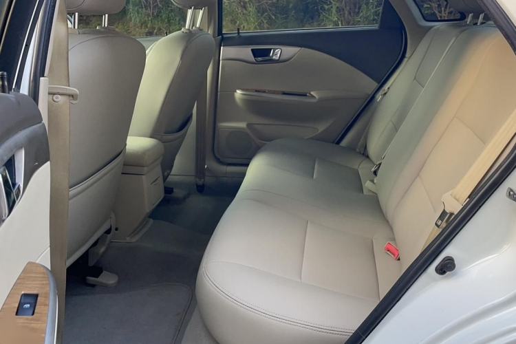 Used Buick Excelle 2015 1.5L Automatic Classic Model Interior 3