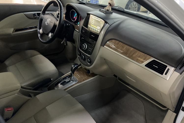 Used Buick Excelle 2015 1.5L Automatic Classic Model Interior 3