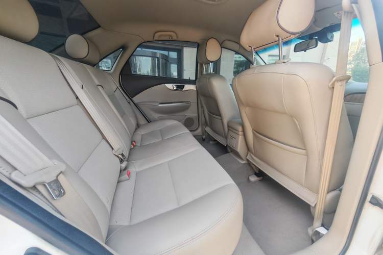 Used Buick Excelle 2015 1.5L Automatic Classic Model Interior 3