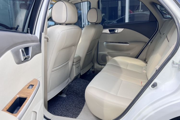 Used Buick Excelle 2015 1.5L Automatic Classic Model Interior 3