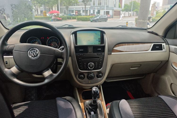 Used Buick Excelle 2015 1.5L Manual Classic Trim Interior 4