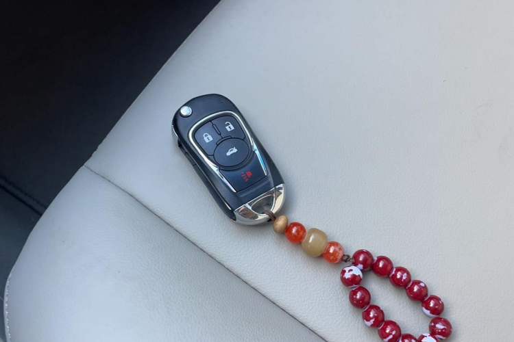 Used Buick Excelle 2015 1.5L Automatic Classic Model Interior 4