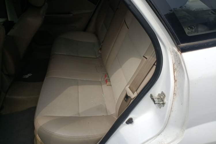 Used Buick Excelle 2015 1.5L Automatic Classic Model Interior 4