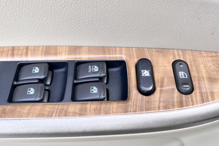 Used Buick Excelle 2015 1.5L Automatic Classic Model Interior 4