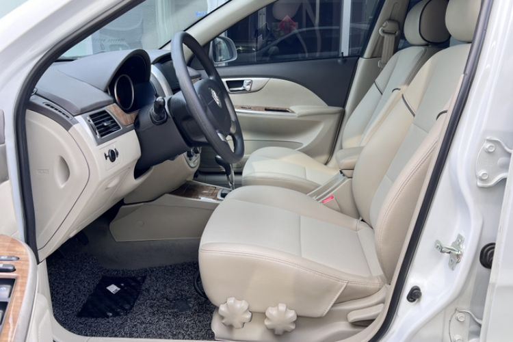 Used Buick Excelle 2015 1.5L Automatic Classic Model Interior 5