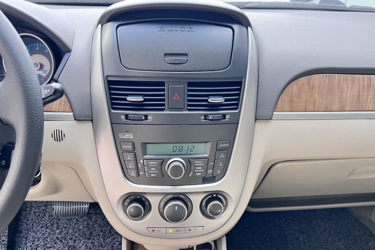 Used Buick Excelle 2015 1.5L Automatic Classic Model Interior 6