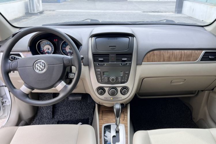 Used Buick Excelle 2015 1.5L Automatic Classic Model Interior 7
