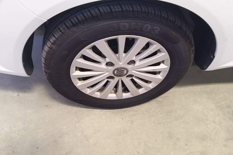 Used Buick Excelle 2015 1.5L Automatic Classic Model Left Front Wheel Hub