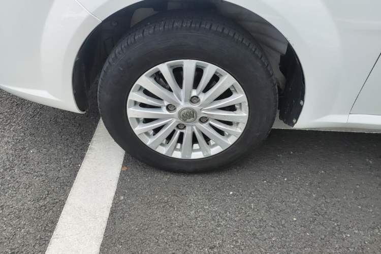 Used Buick Excelle 2015 1.5L Manual Classic Trim Left Front Wheel Hub