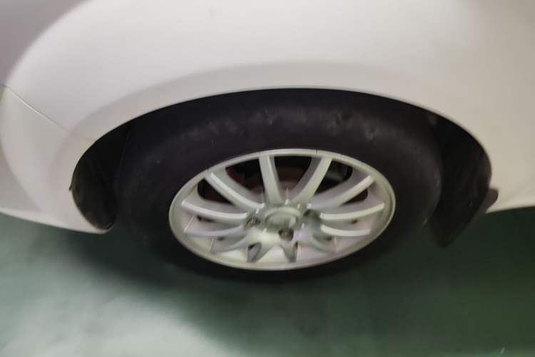 Used Buick Excelle 2015 1.5L Automatic Classic Model Left Front Wheel Hub