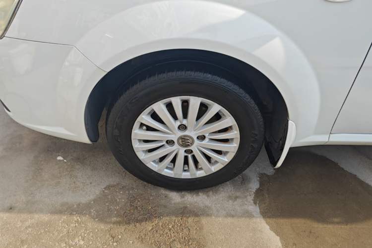 Used Buick Excelle 2015 1.5L Automatic Classic Model Left Front Wheel Hub