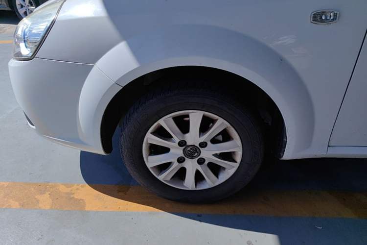 Used Buick Excelle 2015 1.5L Manual Classic Trim Left Front Wheel Hub