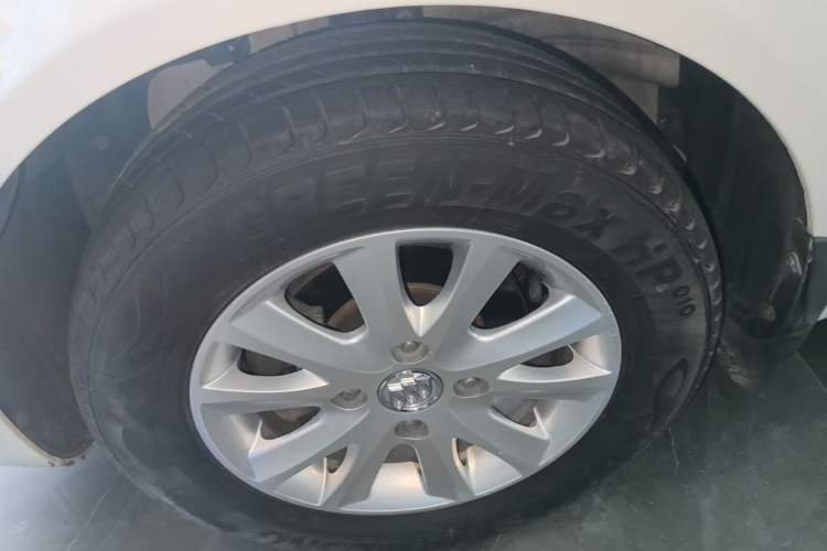 Used Buick Excelle 2015 1.5L Automatic Classic Model Left Front Wheel Hub