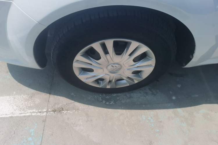 Used Buick Excelle 2015 1.5L Automatic Classic Model Left Front Wheel Hub