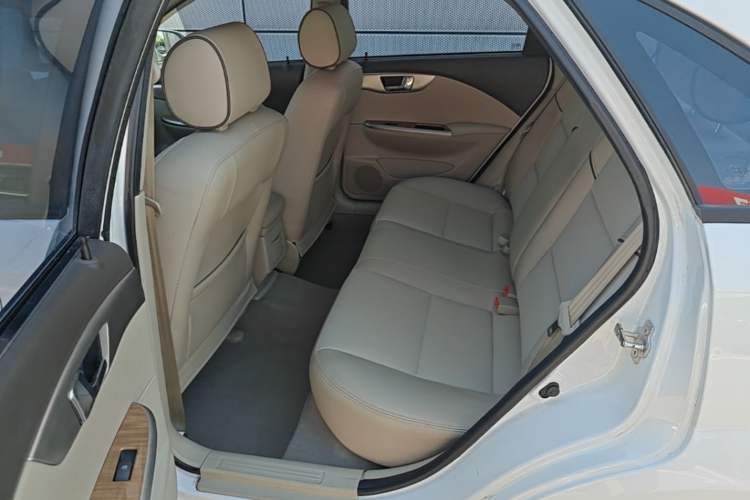 Used Buick Excelle 2015 1.5L Automatic Classic Model Left Rear Seat