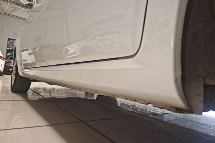Used Buick Excelle 2015 1.5L Manual Classic Trim Left Side Sill