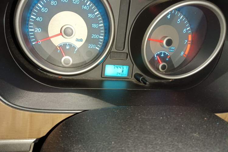 Used Buick Excelle 2015 1.5L Manual Classic Trim Odometer Close Up