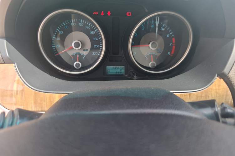 Used Buick Excelle 2015 1.5L Automatic Classic Model Odometer Close Up