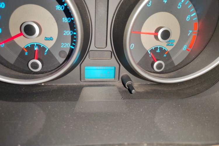 Used Buick Excelle 2015 1.5L Manual Luxury Model Odometer Close Up