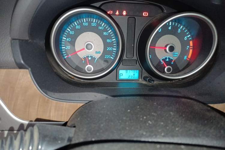 Used Buick Excelle 2015 1.5L Automatic Classic Model Odometer Close Up