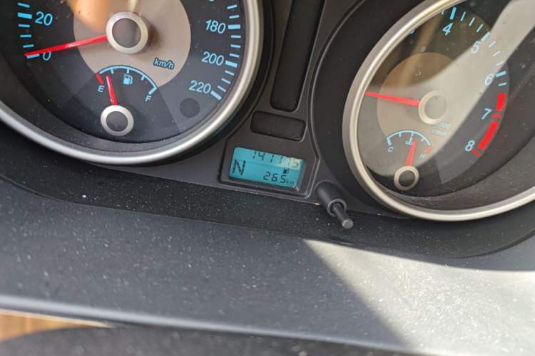 Used Buick Excelle 2015 1.5L Automatic Classic Model Odometer Close Up