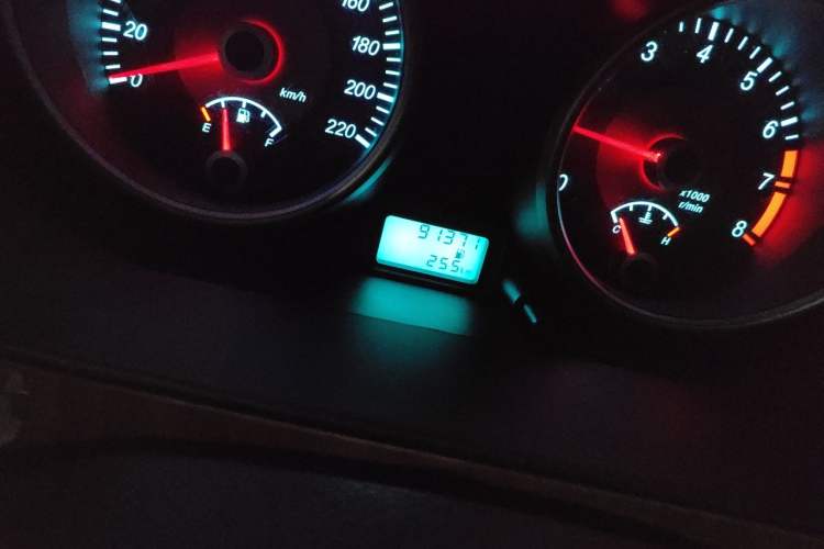 Used Buick Excelle 2015 1.5L Manual Classic Trim Odometer Close Up