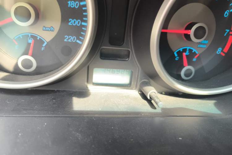 Used Buick Excelle 2015 1.5L Manual Classic Trim Odometer Close Up