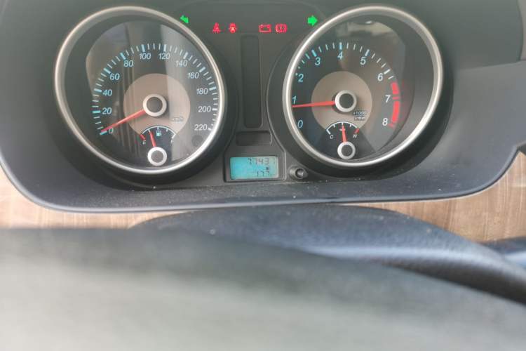 Used Buick Excelle 2015 1.5L Manual Classic Trim Odometer Close Up