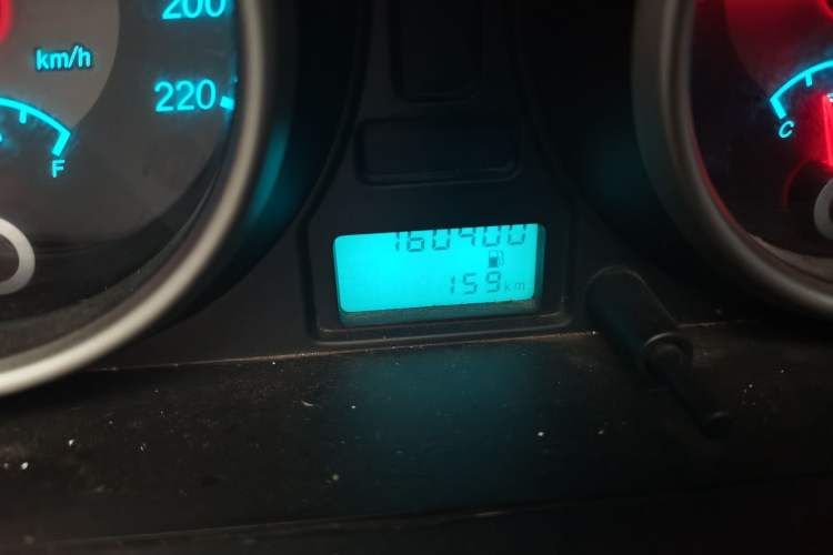 Used Buick Excelle 2015 1.5L Manual Classic Trim Odometer Close Up