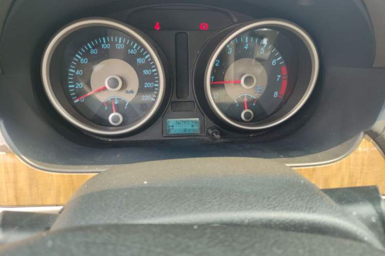 Used Buick Excelle 2015 1.5L Automatic Classic Model Odometer Close Up
