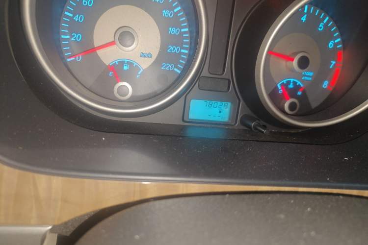 Used Buick Excelle 2015 1.5L Manual Classic Trim Odometer Close Up