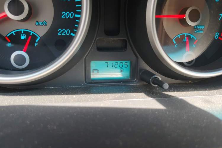Used Buick Excelle 2015 1.5L Automatic Classic Model Odometer Close Up