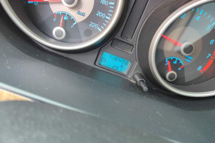 Used Buick Excelle 2015 1.5L Automatic Classic Model Odometer Close Up