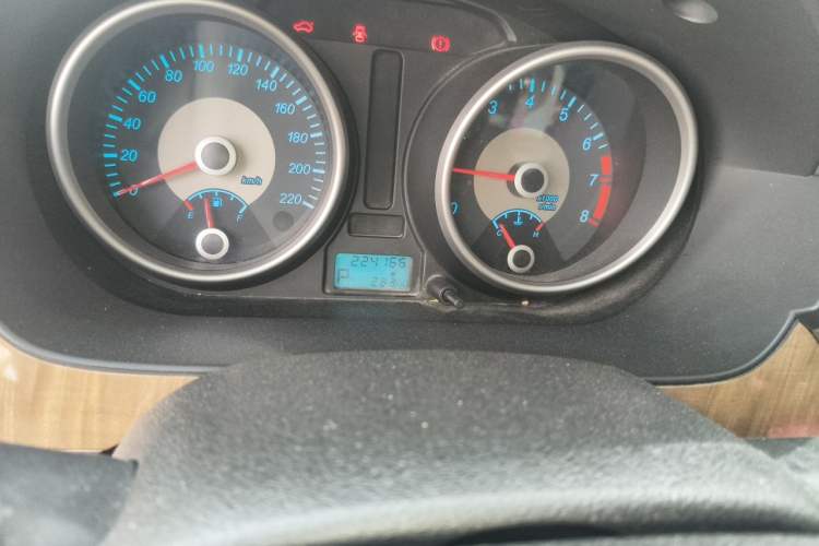 Used Buick Excelle 2015 1.5L Automatic Classic Model Odometer Close Up