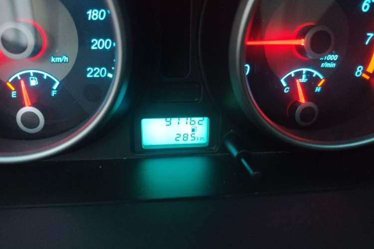 Used Buick Excelle 2015 1.5L Manual Classic Trim Odometer Close Up